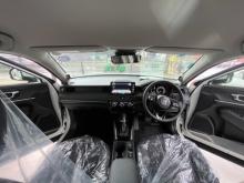 https://riyasewana.com/uploads/honda-vezel-z-3014275817743.jpg