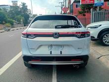 https://riyasewana.com/uploads/honda-vezel-z-3016193224942.jpg