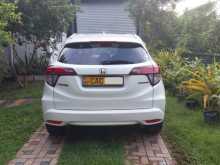 https://riyasewana.com/uploads/honda-vezel-z-31112253333.jpg