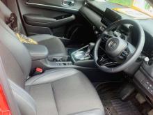https://riyasewana.com/uploads/honda-vezel-z-311514416295.jpg