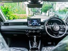 https://riyasewana.com/uploads/honda-vezel-z-3115350724262.jpg