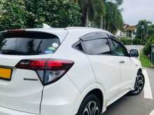 https://riyasewana.com/uploads/honda-vezel-z-3143145743.jpg