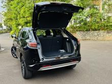 https://riyasewana.com/uploads/honda-vezel-z-418210517516.jpg