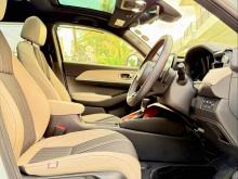 https://riyasewana.com/uploads/honda-vezel-z-512232124962.jpg