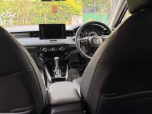 https://riyasewana.com/uploads/honda-vezel-z-514152124542.jpg