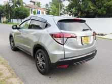 https://riyasewana.com/uploads/honda-vezel-z-62053494252.jpg