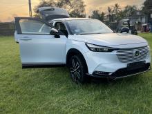 https://riyasewana.com/uploads/honda-vezel-z-621103717205.jpg