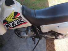 https://riyasewana.com/uploads/honda-xlr-125-2612284513682.jpg