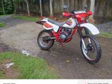 https://riyasewana.com/uploads/honda-xlr-19917094162.jpg