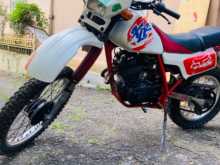 https://riyasewana.com/uploads/honda-xlr-2215145413374.jpg