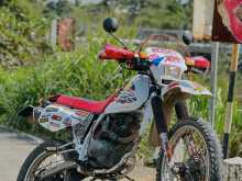 https://riyasewana.com/uploads/honda-xlr200-299012422562.jpg