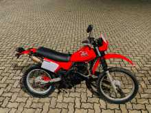 Honda XLR200 2000 Motorbike