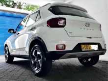 https://riyasewana.com/uploads/hyundai-venue-sx-199164522453.jpg