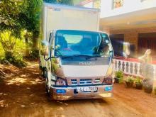 Isuzu 10.5 FT 2011 Lorry