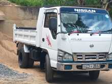 Isuzu AKR81 Tipper 2005 Lorry