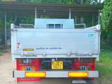 Isuzu ELF 2001 Lorry
