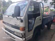 https://riyasewana.com/uploads/isuzu-elf-1980-1813105112042.jpg