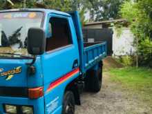 https://riyasewana.com/uploads/isuzu-elf-250-1980-2816173712352.jpg