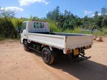 https://riyasewana.com/uploads/isuzu-elf-250-2001-48443812433.jpg