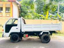 https://riyasewana.com/uploads/isuzu-elf-250-9145229525.jpg