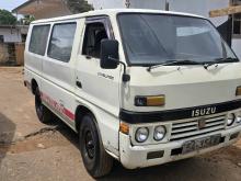 Isuzu ELF 1988 Van