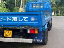 https://riyasewana.com/uploads/isuzu-elf-350-1995-116550112032.jpg