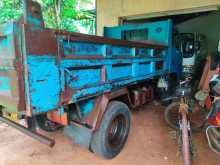 Isuzu ELF Tipper 2000 Lorry