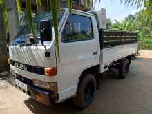 https://riyasewana.com/uploads/isuzu-elf150-1986-320460512044.jpg