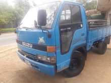 https://riyasewana.com/uploads/isuzu-esusu-150-1986-1113455412612.jpg