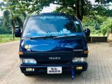 Isuzu Fargo 1989 Van
