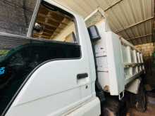https://riyasewana.com/uploads/isuzu-forward-1993-228390412802.jpg