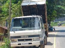 https://riyasewana.com/uploads/isuzu-forward-4125647446288.jpg