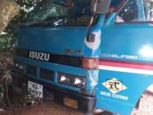 Isuzu ELF 250 1986 Tractor