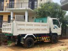 Isuzu Forward Tipper 2000 Lorry