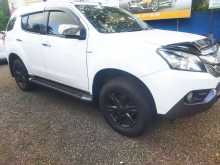 https://riyasewana.com/uploads/isuzu-mux-5825294172.jpg