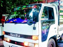 Isuzu NKR 1985 Lorry