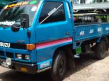 Isuzu NKR 1987 Lorry