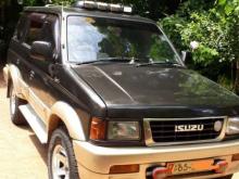 https://riyasewana.com/uploads/isuzu-panther-26916346263.jpg