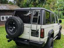 https://riyasewana.com/uploads/isuzu-trooper-bighorn-1986-2011181312763.jpg