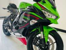 Kawasaki Ninja ZX25R SE 2021 Motorbike