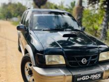 Nissan Pathfinder 2000 SUV