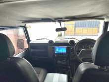 https://riyasewana.com/uploads/land-rover-defender-110-1984-315501212104.jpg