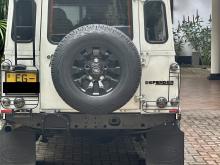 https://riyasewana.com/uploads/land-rover-defender-110-2611100617573.jpg