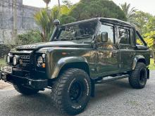 https://riyasewana.com/uploads/land-rover-defender-110-517315717034.jpg