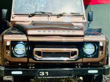 Land-Rover Defender 1980 SUV
