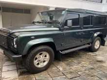 Land-Rover Defender 2010 SUV