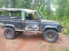 https://riyasewana.com/uploads/land-rover-defender-1916003117752.jpg