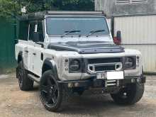 Land-Rover Defender 2010 SUV