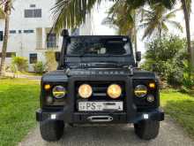 Land-Rover Defender 2010 SUV
