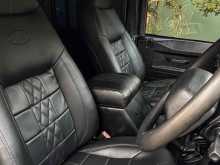 https://riyasewana.com/uploads/land-rover-defender-2319533122773.jpg